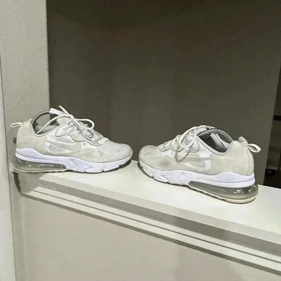 Nike Older Kids Air Max 270 React US 7Y Trainers BQ0103 100 - Picture 1 of 9